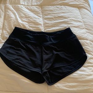 lululemon speed up 2.5 shorts size 2!!